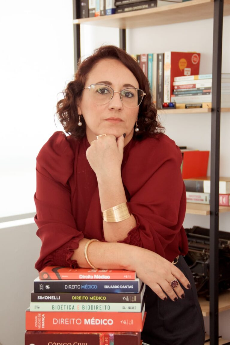 Paula Menin, advogada — OAB/SP 195.594